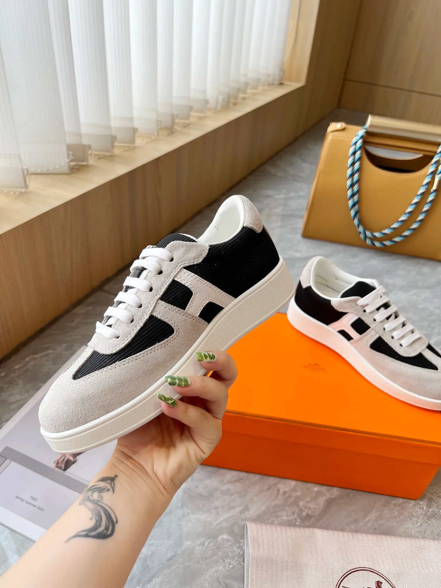 👟👟Ex-factory price 520👟👟 🔥🔥🔥French direct mail HERMES/Hermès flat fashion sports and casual shoes Korean style lace-up mesh lightweight! ! Breathable and comfortable, standard size 35/40 (41 can be customized and will not be returned)